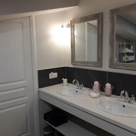 Le Petit Bouchou * سيكس-فور-لو-بلاج